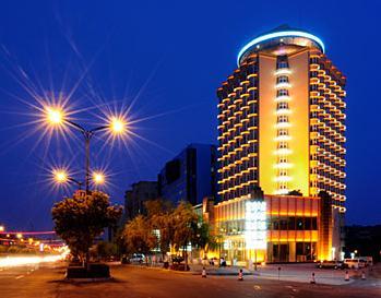 廣西煌都大酒店,二用一備無(wú)負(fù)壓供水設(shè)備 廣西煌都大酒店,二用一備無(wú)負(fù)壓供水設(shè)備